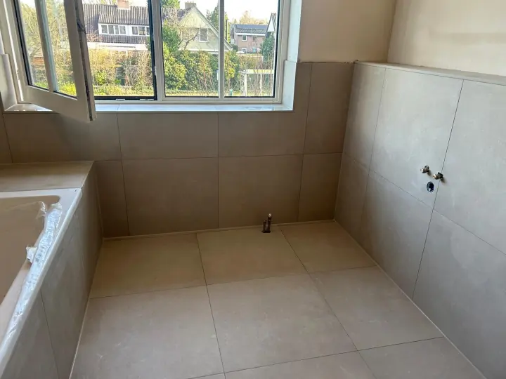 Badkamer project 2 - kitwerk door Kitwerkvernieuwen.nl in Veghel, Noord-Brabant